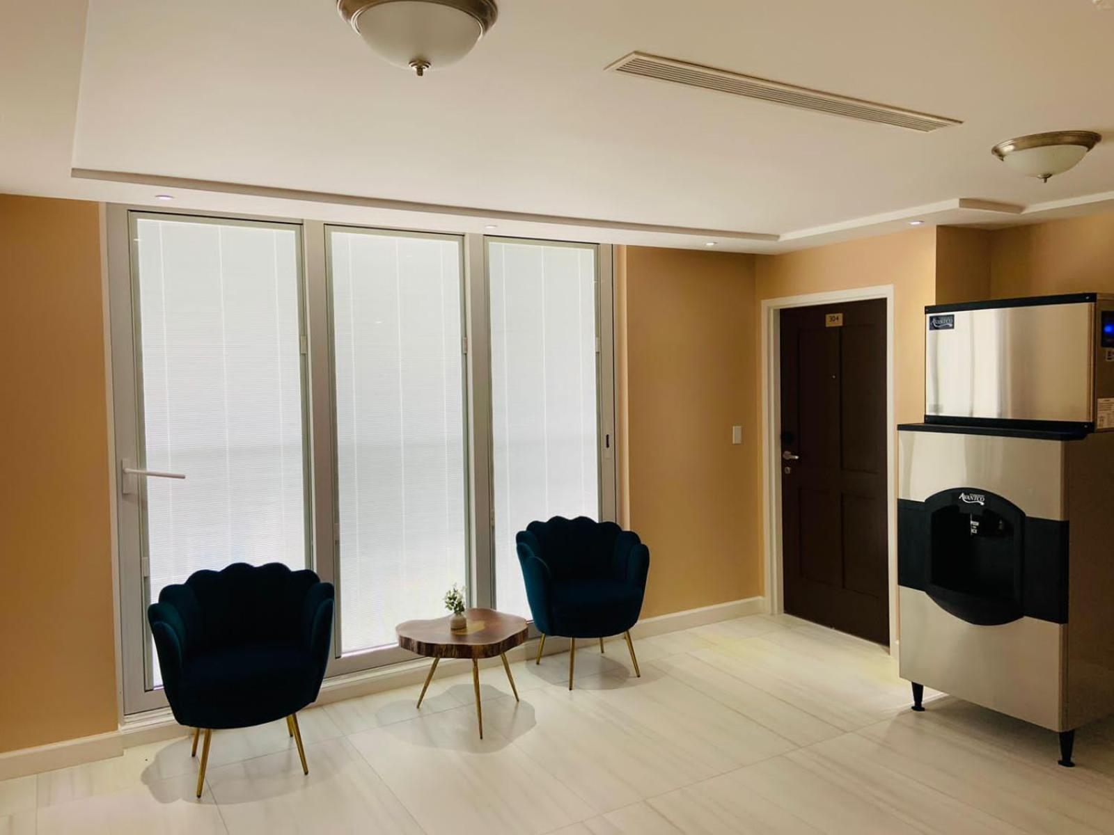 The New View Inn Роуд-Таун Экстерьер фото